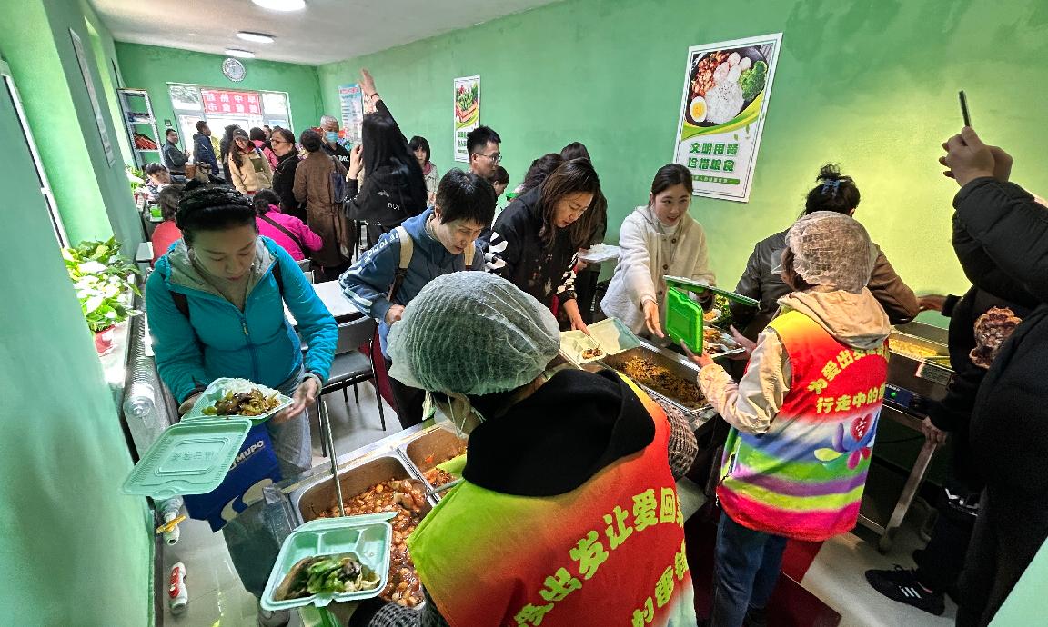 社区助老餐厅驻省老年大学餐饮服务中心投入使用
